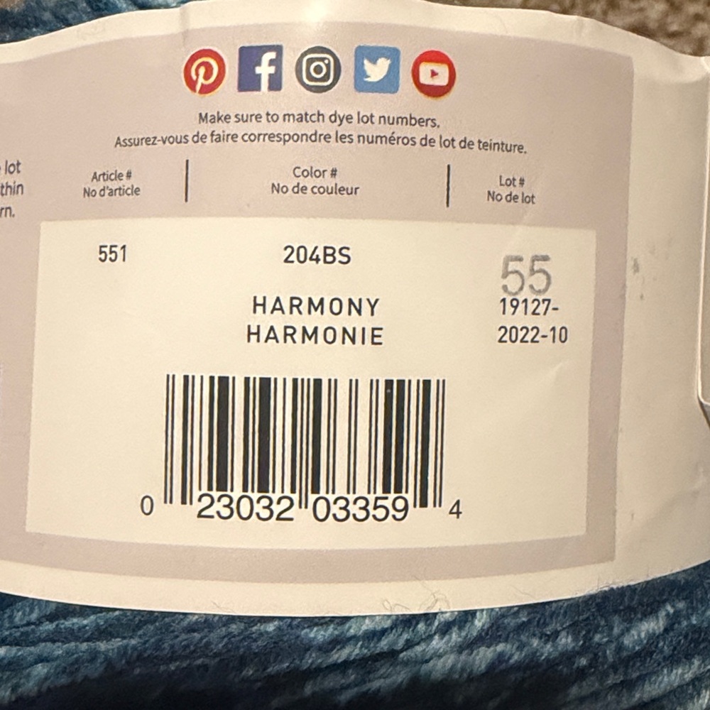 Lion Brand Ombre Denim Blue Yarn - EUC! - Picture 7 of 10